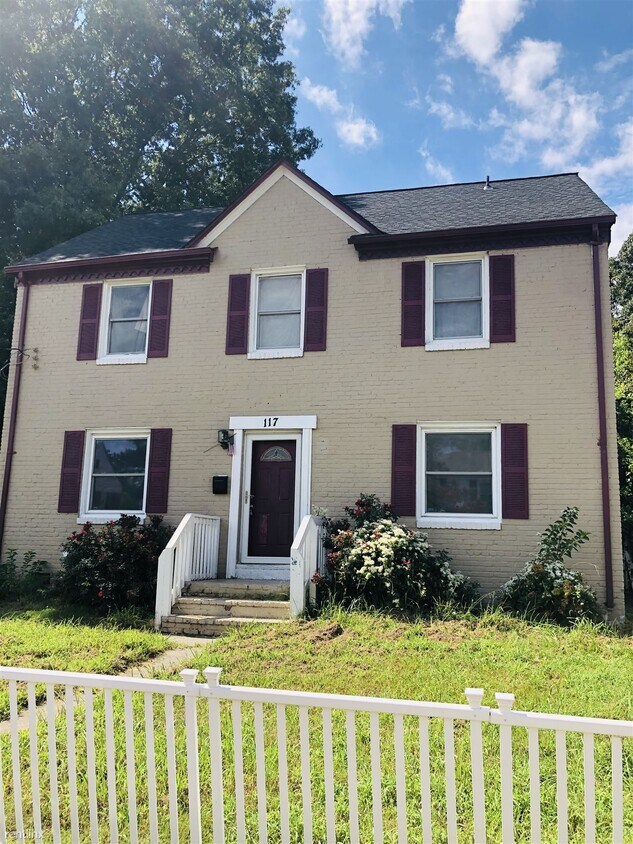 Primary Photo - 4 br, 2 bath House - 117 Armstrong Dr