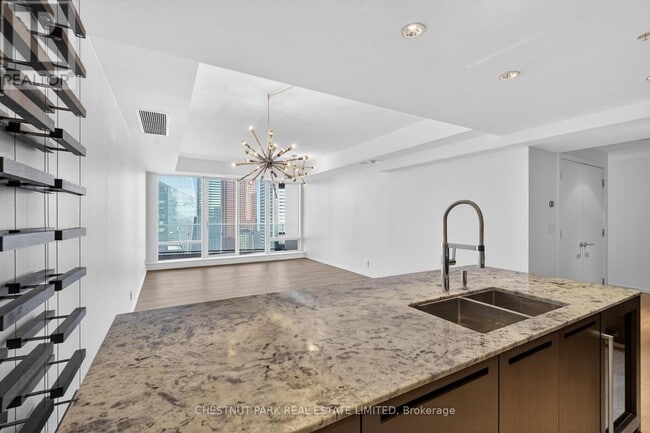 Building Photo - 180 University Ave