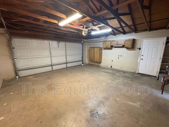 Foto del edificio - 300 N Lane St