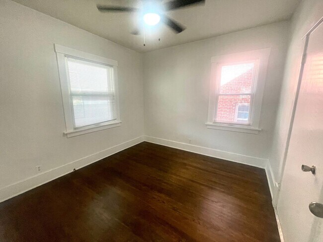 Building Photo - Spacious 4-bedroom, 2-bathroom home o
