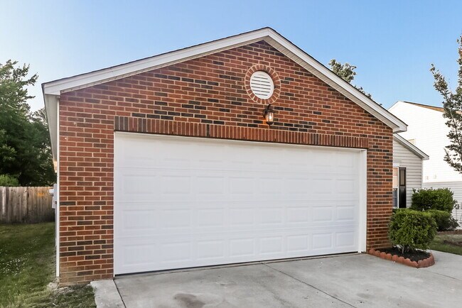 Foto del edificio - 11016 Thousand Oaks Dr