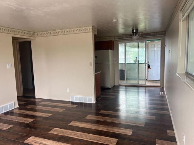 Building Photo - One Bedroom apartment