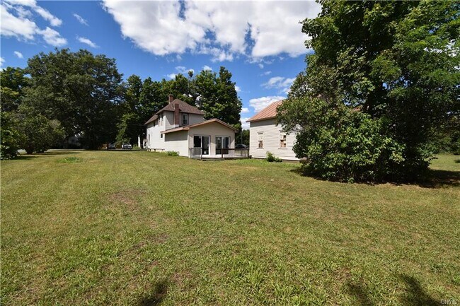 Foto del edificio - 161 W Remington St