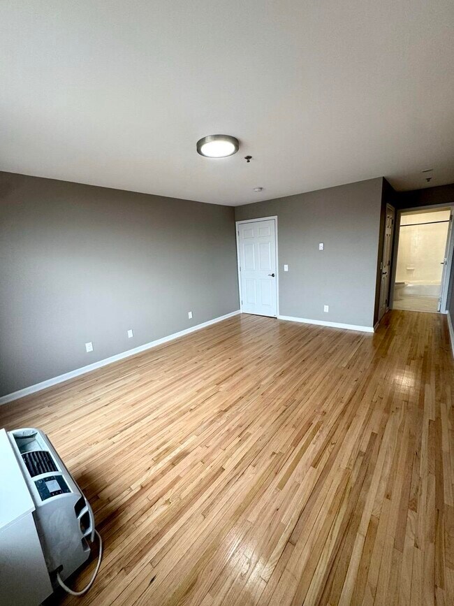 Building Photo - 1911 Grand Ave