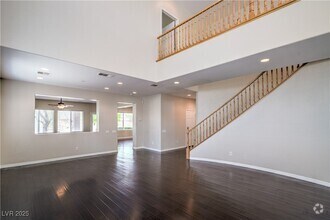 Building Photo - 2464 Sturrock Dr