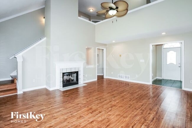 Building Photo - 10166 Green Moss Dr N