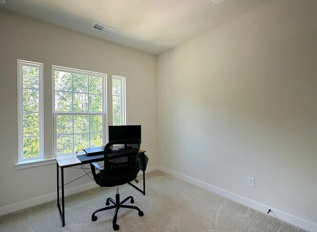 Foto del edificio - 5020 Springarn Ct