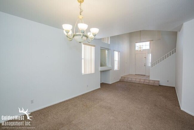 Foto del edificio - Bright & Spacious 3Bdm 2.5Ba Home with Private Backyard in Las Vegas