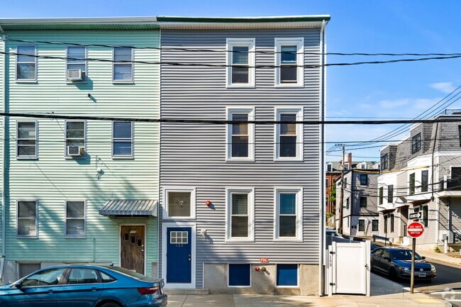 Building Photo - 153 Everett St