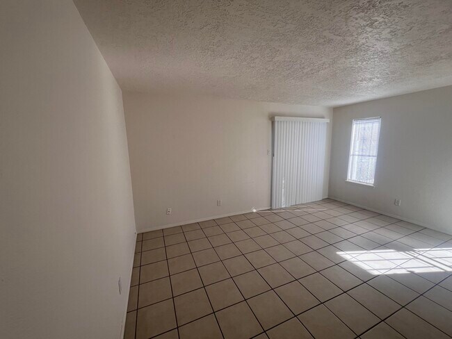 Foto del edificio - 1005 Dickerson Dr SE