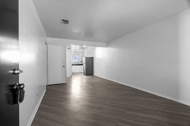 Photo - 320 E 4th St Apartment