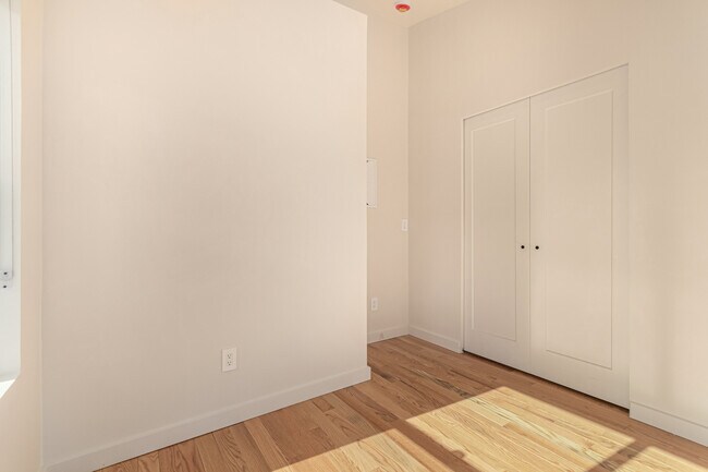 Foto del edificio - 1223 E Hubbell St