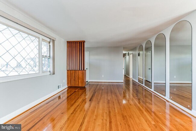 Building Photo - 1616 13th St S