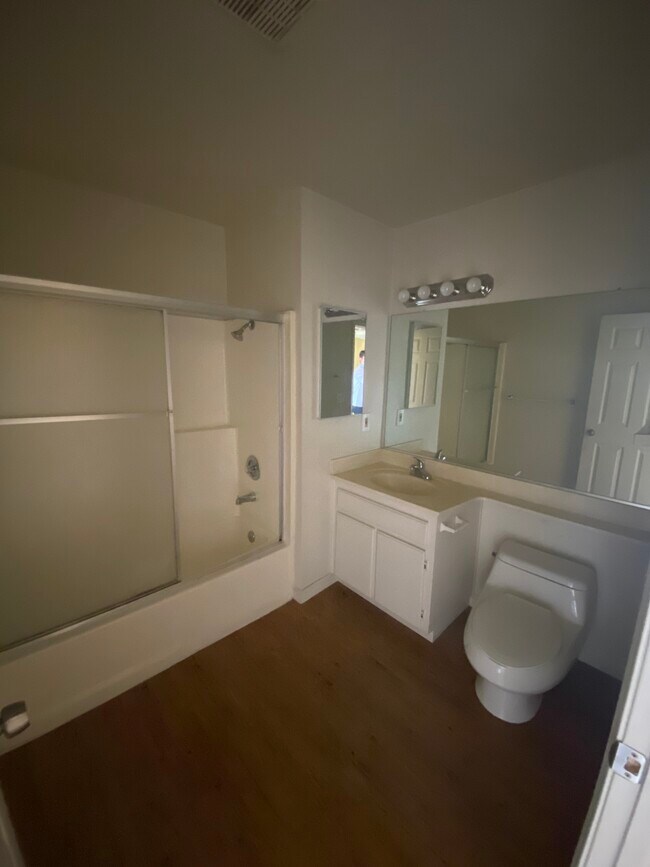 2BED/2BATH - 6520 Kelly St