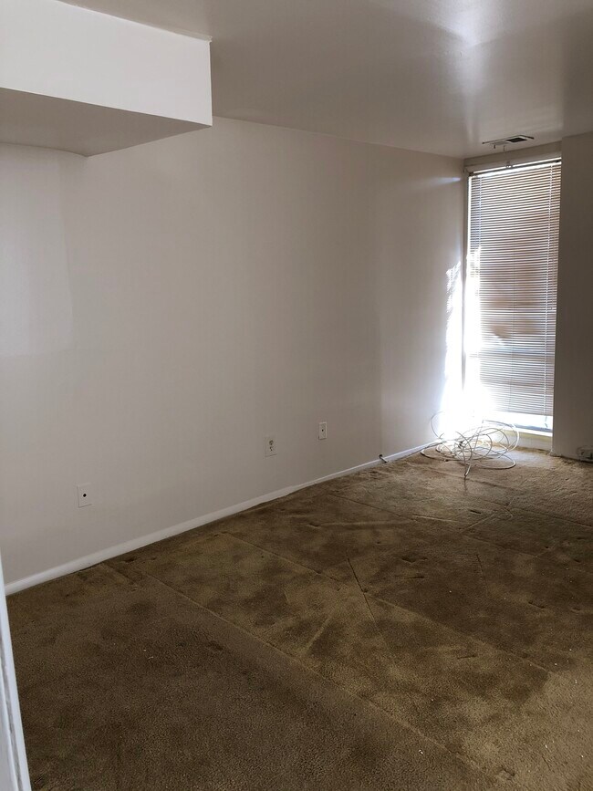 Spacious bedroom - 3339 Huntley Square Dr