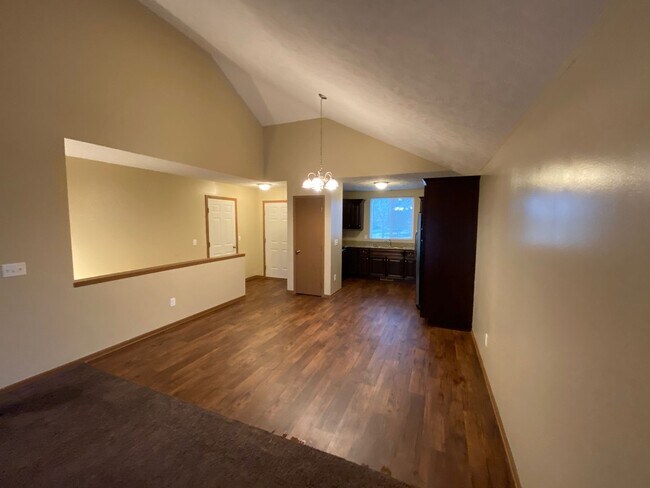 Building Photo - Newer Home in Excellent Family Neighborhood