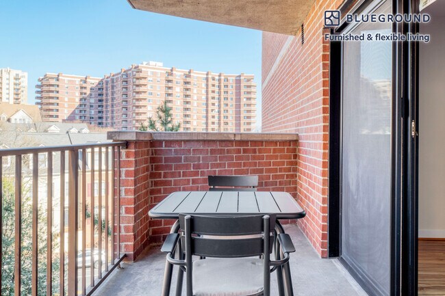 Foto del edificio - 2500 Clarendon Blvd