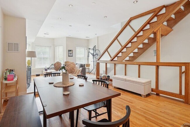 Foto del edificio - Modern 3BR/3BA Condo with Outdoor Space & ...