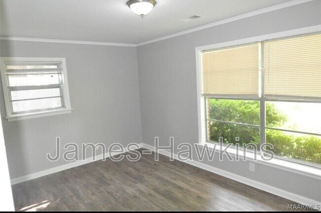 Foto del edificio - 3431 Mayfair Rd