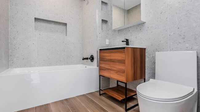 Foto del edificio - "Charming 1-Bedroom Astoria Gem with Hardw...