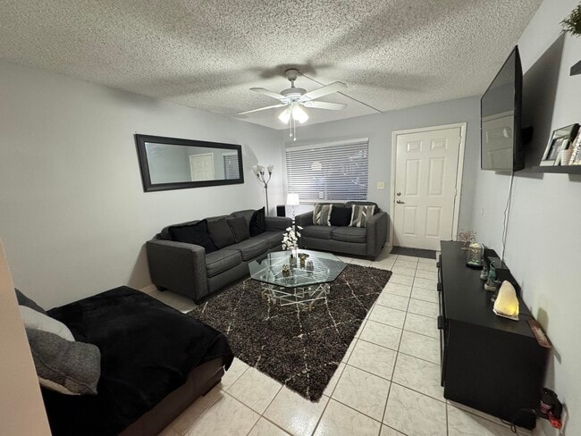 Foto del edificio - 3265 NW 102nd Terrace