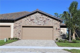 Building Photo - 9078 Woodhurst Dr