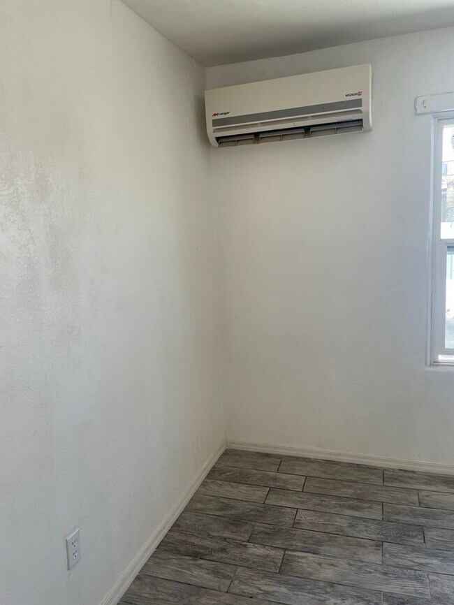 Foto del edificio - 2 bed 1 bath