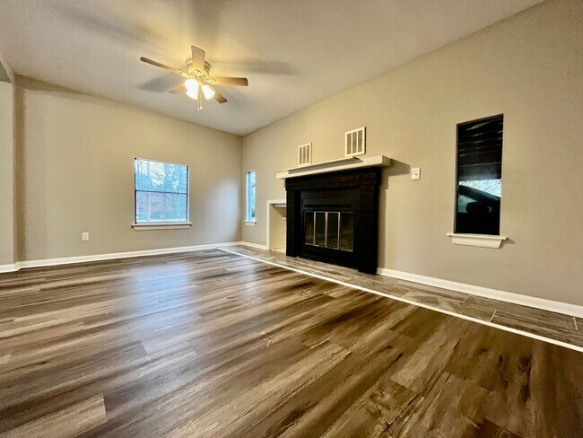 Foto del edificio - Beautiful 3 Bedroom 2 Bath Home