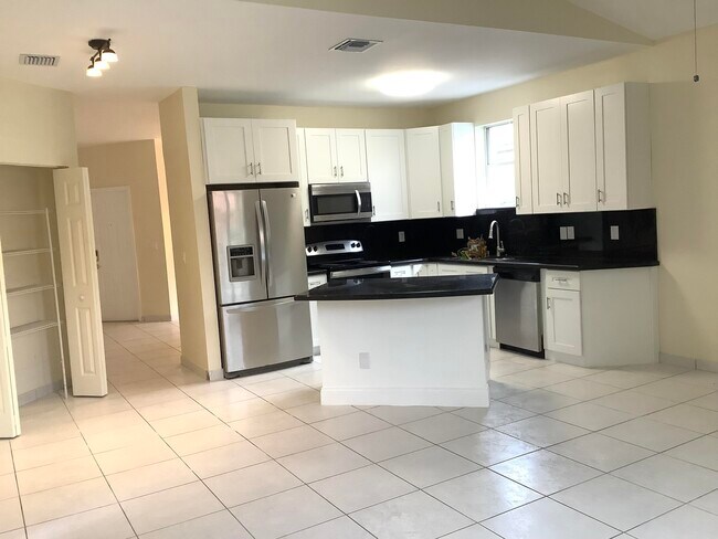 Foto del edificio - 7330 NW 1st Pl