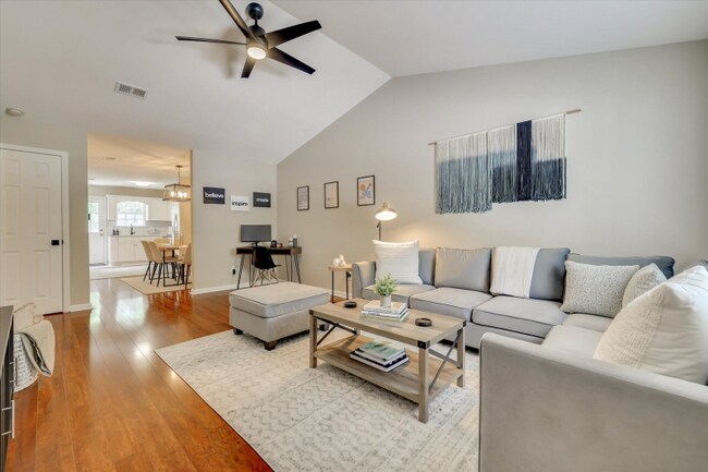 Building Photo - 4467 Belair Dr