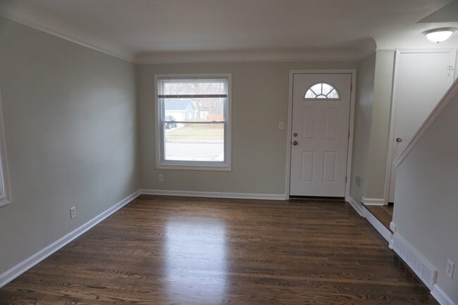 Building Photo - 340 Parkview Dr