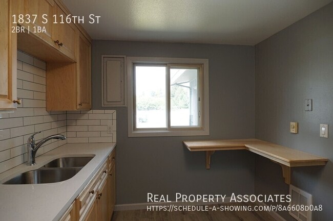 Foto del edificio - 1837 S 116th St