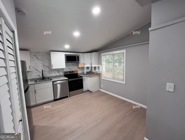 Building Photo - 4043 Lafayette Dr