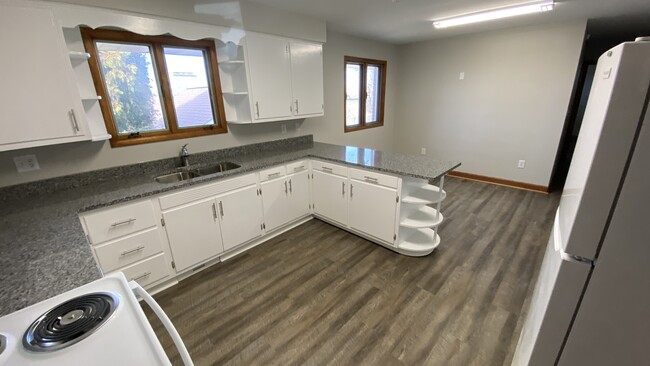 Building Photo - 509 E 3rd Ave