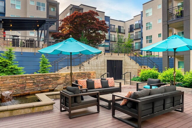 Building Photo - Ellington at Bellevue