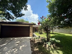 Building Photo - 9407 Pinole Ln