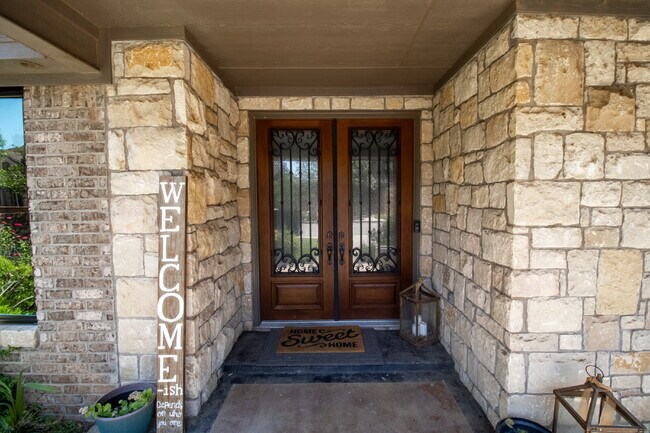 Foto del edificio - Luxury Living in Preston Manor