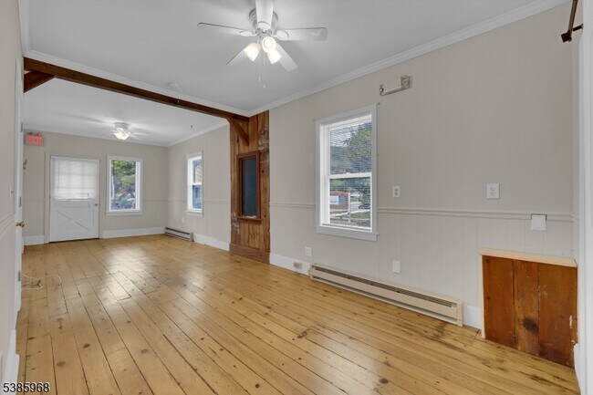 Foto del edificio - 16 Schooleys Mountain Rd