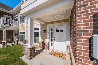 Building Photo - 621 Woodland Dr