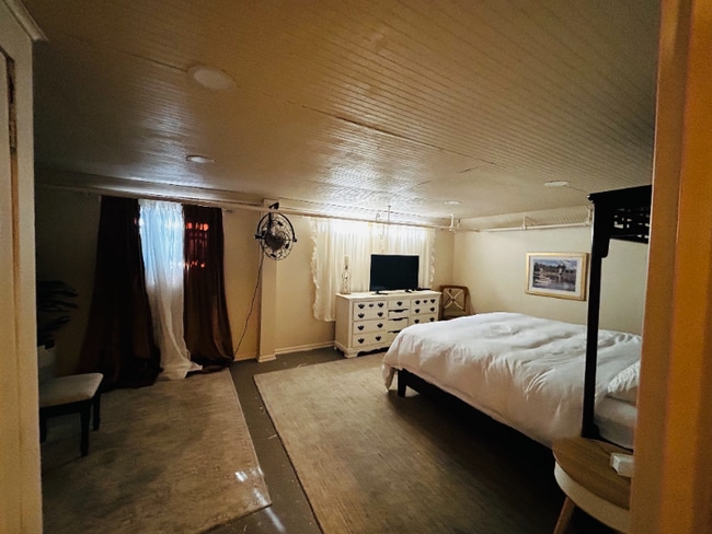 Building Photo - 10166 Glebe Rd