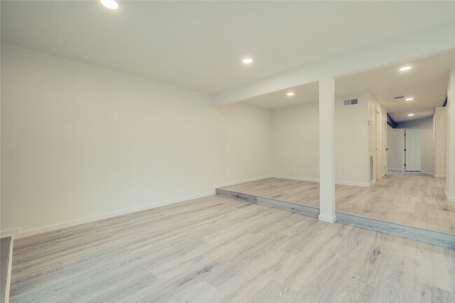 Building Photo - 12553 Wellington Park Dr