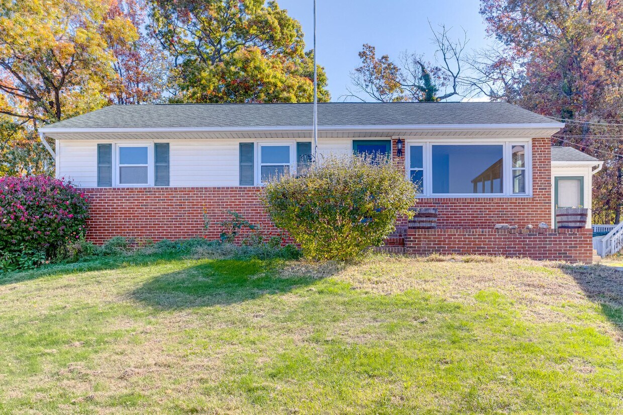 Foto principal - 461 Oakton Rd