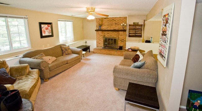 Building Photo - 1635 Van Dyke Dr