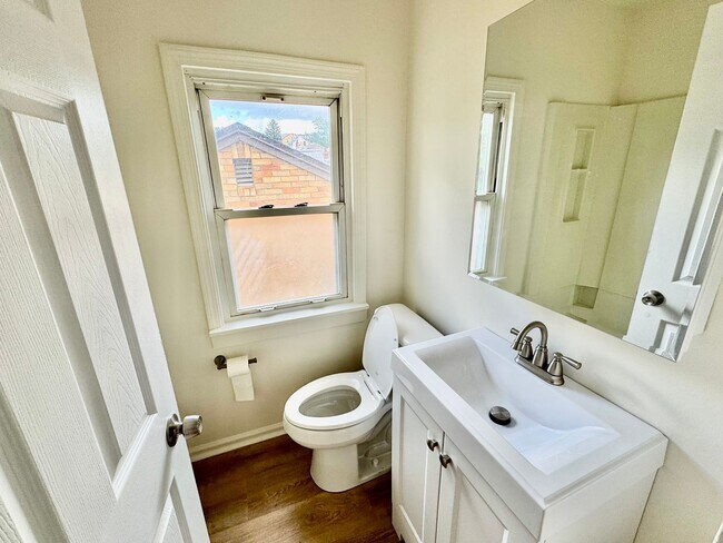Foto del edificio - 4 Bed/1 Bath Home in Beechview with Bonus ...