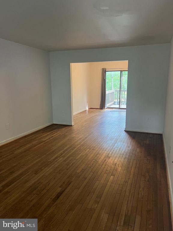 Building Photo - 2040 Golf Course Dr
