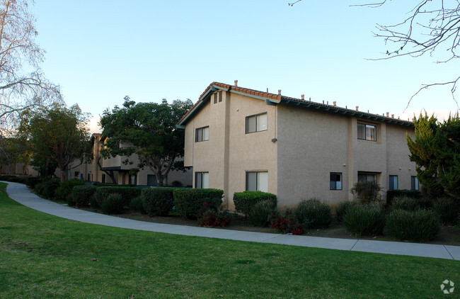 Building Photo - Barranca Vista Townhomes