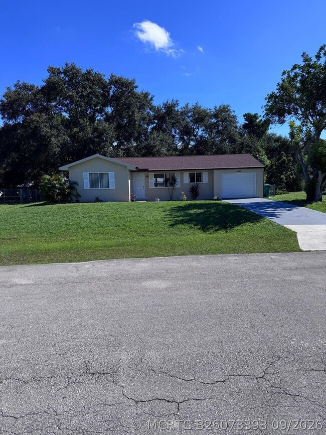 Building Photo - 2386 SE Longhorn Ave