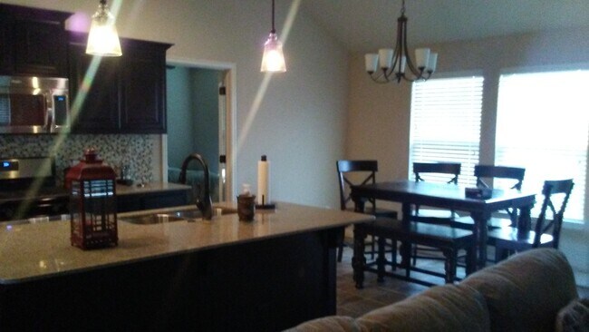 Building Photo - 3 bedroom home in a great neighborhood