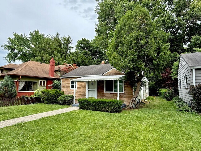 Foto del edificio - 4235 Rookwood Ave