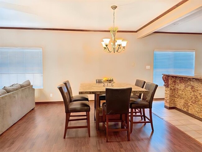 Foto del edificio - 9010 Yale St